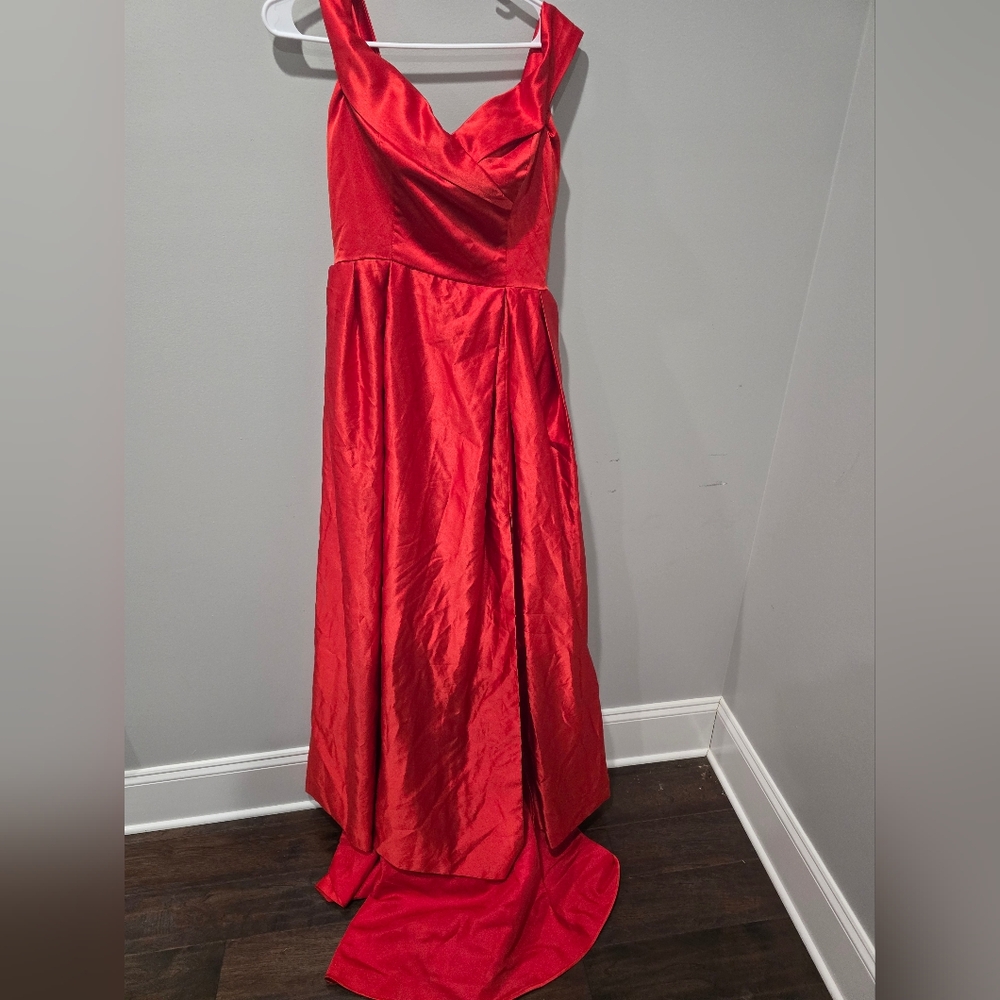 Womens Yishaer Wedding Dress Size 10